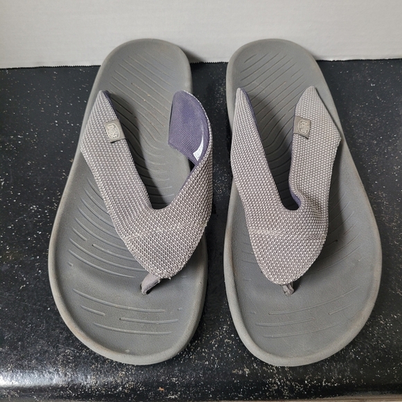 Hey Dude Grey Flipflops - Picture 1 of 4